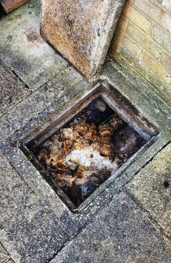 https://plumbertapping.com.au/uploads/2025/06/blocked-drains-465055.jpg