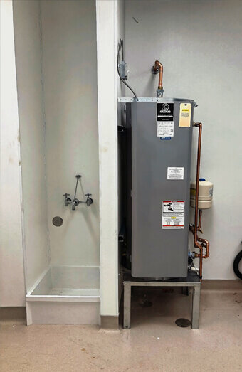 https://plumbertapping.com.au/uploads/2025/06/hot-water-257755.jpg
