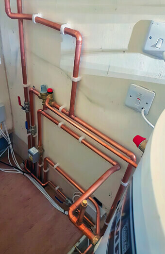 https://plumbertapping.com.au/uploads/2025/06/hot-water-301986.jpg