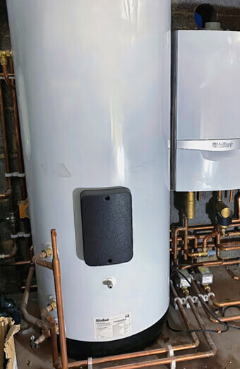 https://plumbertapping.com.au/uploads/2025/06/hot-water-410504.jpg